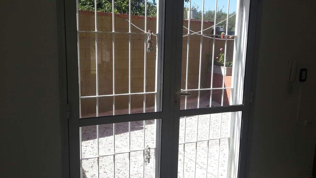 Se vende duplex de 2 dormitorios en Barrio Miguel Muñoz, Carlos Paz. - Imagen 1