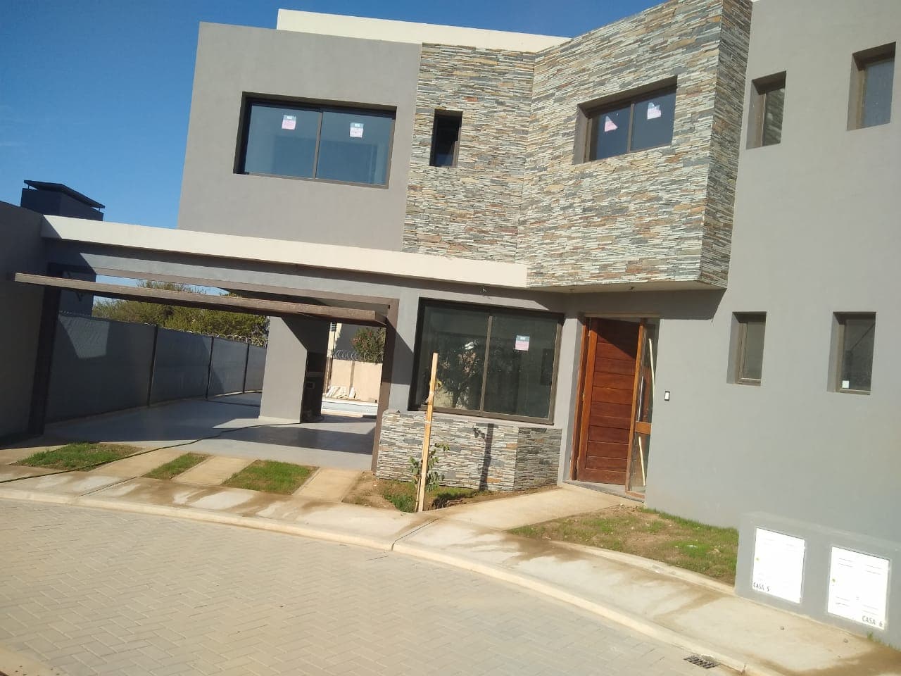 Venta CASA en Complejo calle Nicasio, Arguello - Imagen 1