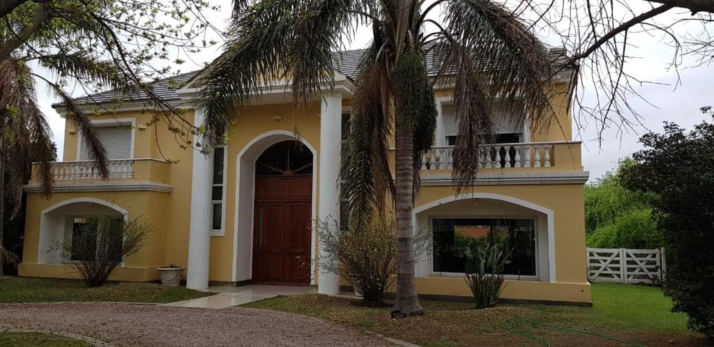 Venta CASA en Country Lomas de La Carolina - Imagen 1