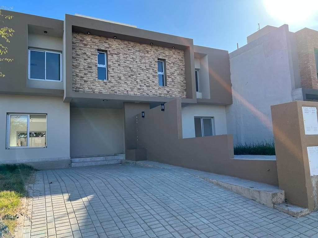 Venta DUPLEX en Barrio Cerrado La Catalina, calle Av. Bodereau - Imagen 1