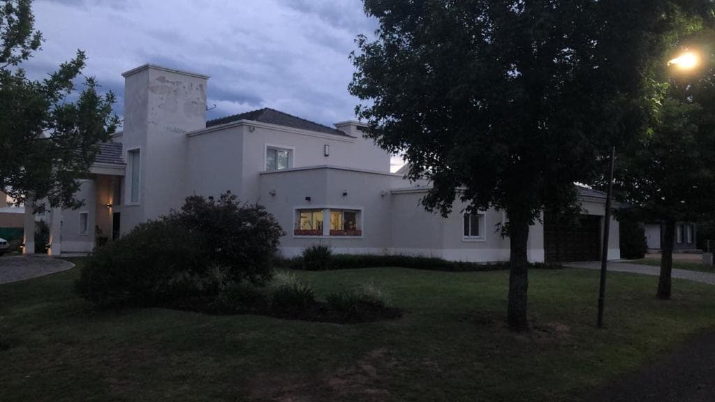 Venta CASA en Country B° San Isidro, Calle Padre Luchesse km 2 - Imagen 1