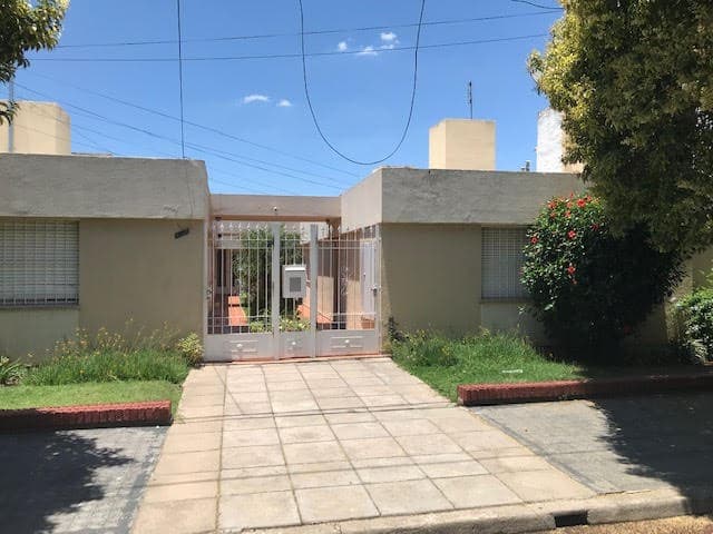 APTO CREDITO !!!! Venta CASA COMPLEJO CERRADO en Poeta Lugones, calle Ezequiel Paz ID: 3943 - Imagen 1