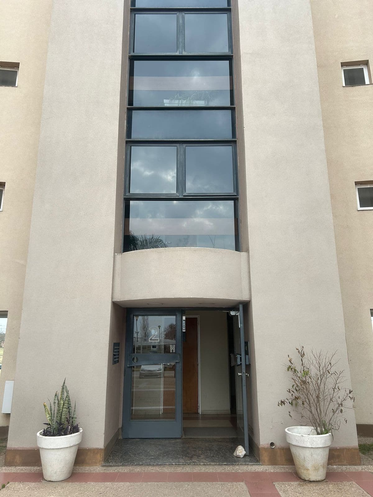 DEPARTAMENTO EQUIPADO EN ALQUILER TEMPORAL EN BALCONES DEL CHATEAU TORRE 2 - Imagen 1