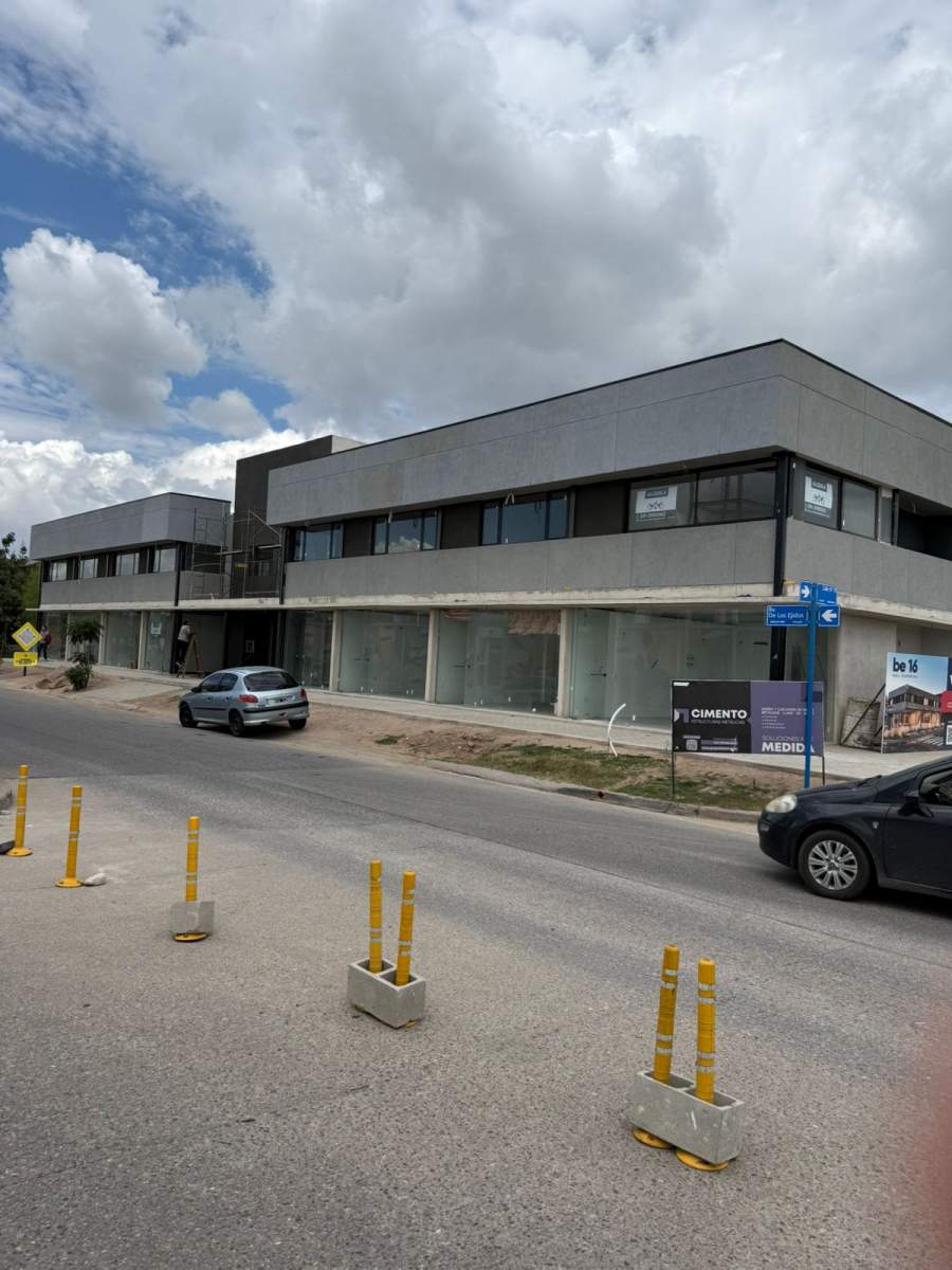 Oficina Comercial en el Ingreso a Docta Complejo Comercial B16 - Imagen 1